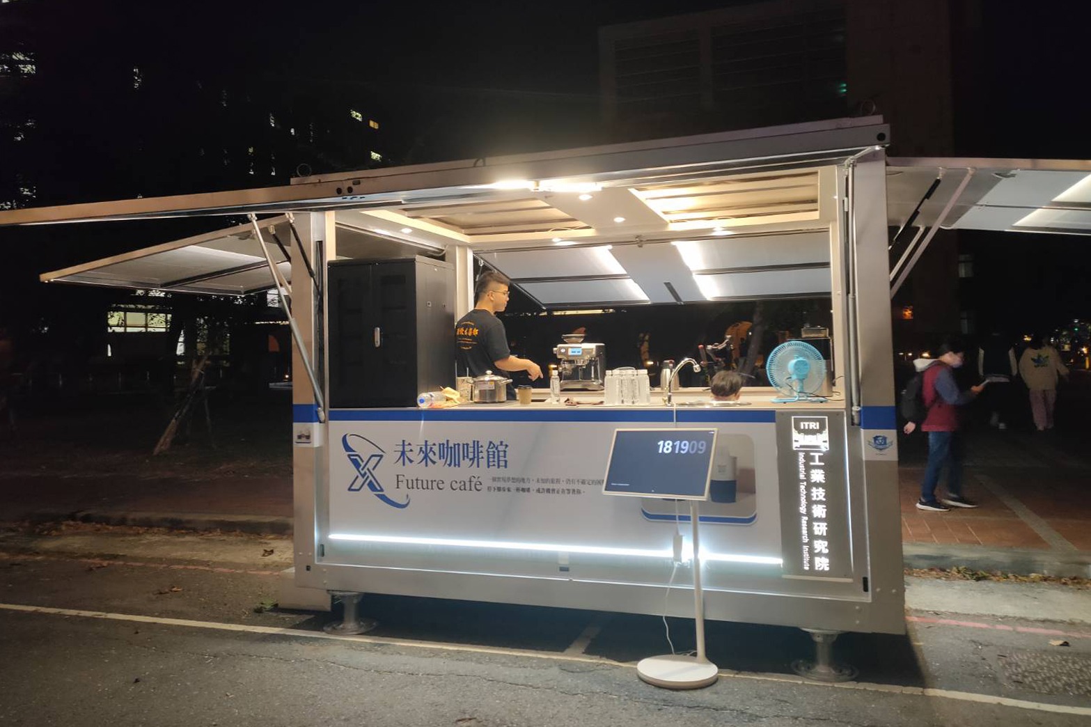 E-CUBE | The Café of the Future